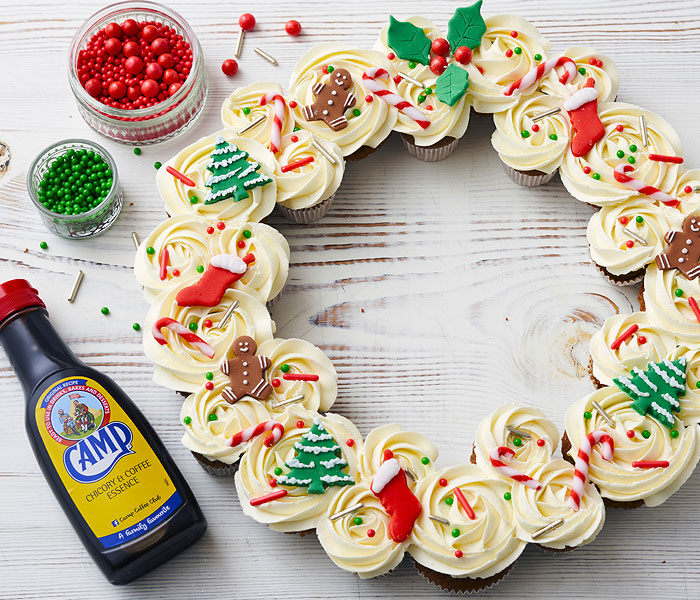 Christmas Showstopper: Camp Coffee Christmas Cupcake Wreath